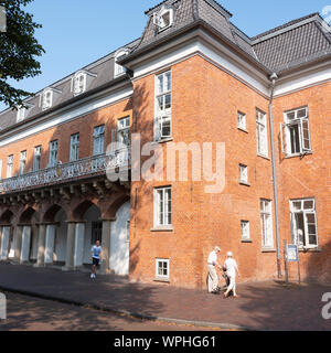 Die Menschen in der Nähe von Schloss Aurich auf sonnigen Sommertag Stockfoto