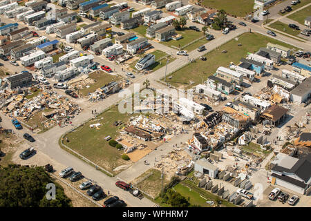 Emerald Isle, North Carolina, USA. 07. September 2019. Luftaufnahme der Schäden an der Promenade RV Park zerstört von Hurricane Dorian, nachdem es über die Outer Banks als Kategorie 1 Sturm September 7, 2019 in Emerald Isle, North Carolina, USA, übergeben. Stockfoto