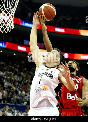 Shanghai, China. 9 Sep, 2019. Khem Birke (Hinten) von Kanada Bausteine während der Gruppe P Match zwischen Deutschland und Kanada an der FIBA WM 2019 in Shanghai, China, Sept. 9, 2019. Credit: Chen Fei/Xinhua/Alamy leben Nachrichten Stockfoto