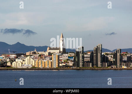 Blick auf Reykjavik Island. Die Skyline der Stadt. Stockfoto