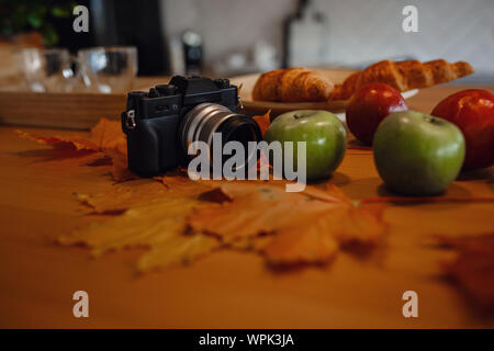 Sseries Herbst in der Küche, Melancholie und warm.. Entspannen in kaltem Wetter. Stockfoto