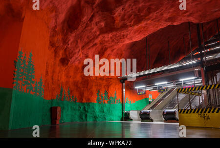 Ein Bild von der U-Bahn-Station Solna Centrum, in Stockholm. Stockfoto