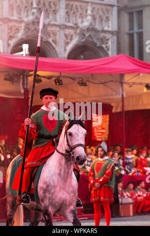 Ommegang Brussels Charles Quint Geschichte Tradition religiöse Parade Prozession Festival Pferde Grand Place von der UNESCO Stockfoto