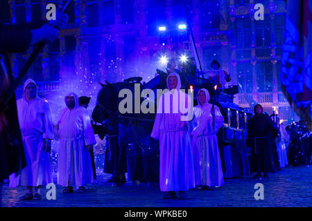 Ommegang Brussels Charles Quint Geschichte Tradition religiöse Parade Prozession Festival Pferde Grand Place von der UNESCO Stockfoto