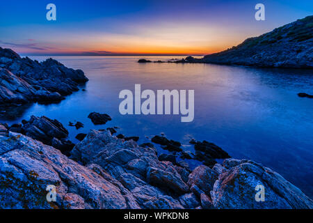 Schönen Sonnenaufgang an einer kleinen Lagune in Sardinien Stockfoto