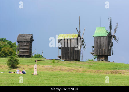 Kiew, Kiew: Museum der Volksarchitektur und Folkways in der Ukraine Pyrohiv, Windmühle aus Holz in, Kiew, Ukraine Stockfoto