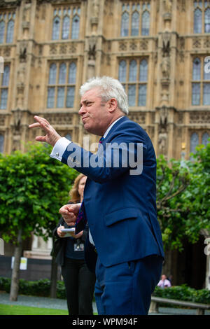 Neues Schloss Hof, Westminster, London, Großbritannien. 26 Juni, 2019. Sprecher des Unterhauses und Buckingham MP der Rt Hon John Bercow MP besucht eine LTA parlamentarischen Drop-In des LTA Pläne für Tennis wieder eröffnet, die mehr tennis Einrichtungen für junge Menschen in ganz Großbritannien. Credit: Maureen McLean/Alamy Stockfoto