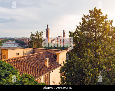 Die beste Aussicht auf Verona in warmes Licht Stockfoto