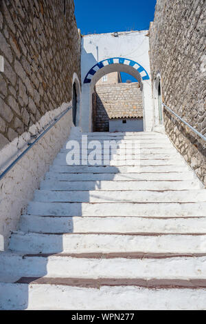 Engen traditionellen weißen Straße in die Stadt Hydra, Hydra, Griechenland Stockfoto