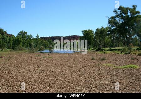 Fahren Sie durch Finke Gorge National Park, Alice Springs, Northern Territory, Australien Stockfoto