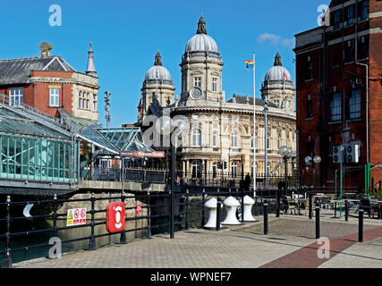 Das Maritime Museum und die Princess Quay Shopping Centre, Hull, East Yorkshire, England, Großbritannien Stockfoto