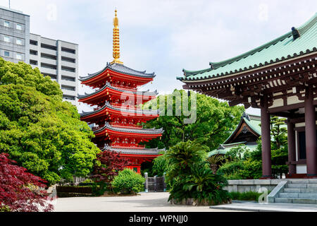 Schöne buddhistische Tochoji Tempel in Fukuoka, Japan, ruhigen Morgen Szene Stockfoto