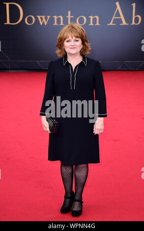 Lesley Nicol die Teilnahme an der Uraufführung von Downton Abbey, in der cineworld Leicester Square, London statt. Stockfoto