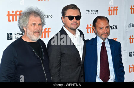 September 8, 2019, Toronto, Ontario, USA: Malcolm Venville, Leonardo DiCaprio und Fisher Stevens. 2019 Toronto International Film Festival - "Und Wir Gehen grüne ''Premiere statt, Ryerson Theater. (Bild: © Brent Perniac/AdMedia über ZUMA Draht) Stockfoto