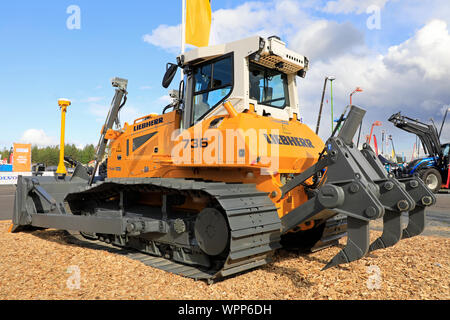 Hyvinkää, Finnland. September 6, 2019. Liebherr 736 Raupenschlepper, hintere Ansicht der Ripper, auf Maxpo 2019 angezeigt. Stockfoto