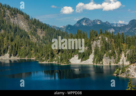 Snow Lake am Ende des Snow Lake Trail in die alpinen Seen Wüste, Mt. Baker Snoqualmie National Forest, Washington State, USA Stockfoto