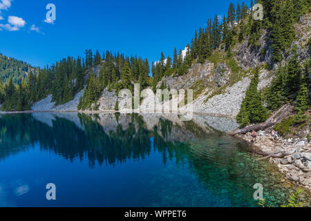 Snow Lake am Ende des Snow Lake Trail in die alpinen Seen Wüste, Mt. Baker Snoqualmie National Forest, Washington State, USA Stockfoto