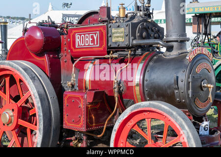 Blandford Forum. Dorset. Vereinigtes Königreich. 24. August 2019. In einem restaurierten Zugmaschine ist auf Anzeige an der Great Dorset Steam Fair. Stockfoto