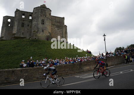 Warkworth, Northumberland, Großbritannien, 9. September 2019, die Stufe drei der Tour durch Großbritannien Radfahren geht Warkworth Castle, der Sieger der Etappe war Dylan Groenewegen, Kredit: DavidWhinham/Alamy leben Nachrichten Stockfoto