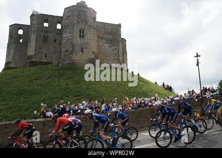 Warkworth, Northumberland, Großbritannien, 9. September 2019, die Stufe drei der Tour durch Großbritannien Radfahren geht Warkworth Castle, der Sieger der Etappe war Dylan Groenewegen, Kredit: DavidWhinham/Alamy leben Nachrichten Stockfoto