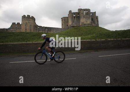 Warkworth, Northumberland, Großbritannien, 9. September 2019, die Stufe drei der Tour durch Großbritannien Radfahren geht Warkworth Castle, der Sieger der Etappe war Dylan Groenewegen, Kredit: DavidWhinham/Alamy leben Nachrichten Stockfoto