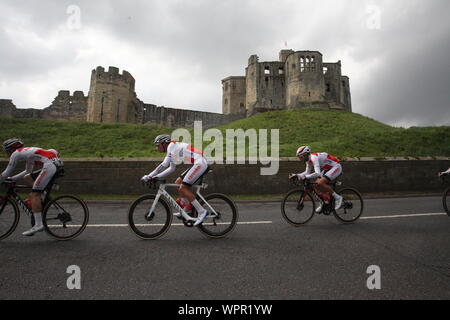 Warkworth, Northumberland, Großbritannien, 9. September 2019, die Stufe drei der Tour durch Großbritannien Radfahren geht Warkworth Castle, der Sieger der Etappe war Dylan Groenewegen, Kredit: DavidWhinham/Alamy leben Nachrichten Stockfoto