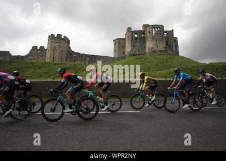 Warkworth, Northumberland, Großbritannien, 9. September 2019, die Stufe drei der Tour durch Großbritannien Radfahren geht Warkworth Castle, der Sieger der Etappe war Dylan Groenewegen, Kredit: DavidWhinham/Alamy leben Nachrichten Stockfoto