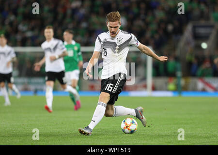 9. September 2019; Windsor Road, Belfast, County Antrim, Nordirland; EM-Qualifikationsspiel 2020, Nordirland gegen Deutschland, Deutschlands Marcel Halstenberg schiebt - Redaktionelle Verwendung nur. Stockfoto