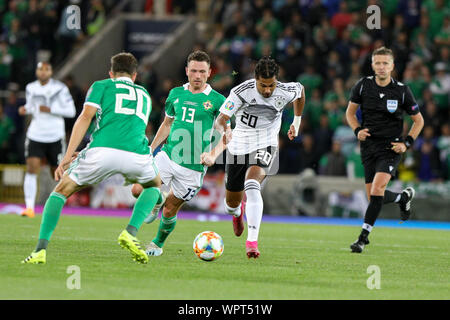 9. September 2019; Windsor Road, Belfast, County Antrim, Nordirland; EM-Qualifikationsspiel 2020, Nordirland gegen Deutschland, Deutschlands Serge Gnabry drückt vorwärts - redaktionelle Verwendung. Stockfoto