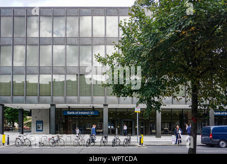 Bank of Ireland Büro in Lower Baggot Street. Die Bank of Ireland ist eine der wichtigsten Banken Irlands. Stockfoto