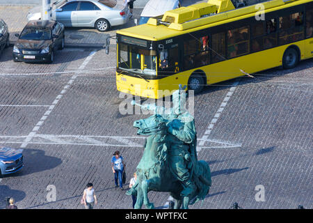 Kiew, Kiew: Bohdan Khmelnytsky Denkmal, Bus, Trolleybus, Sophia Platz, Kiew, Ukraine Stockfoto