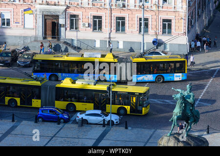 Kiew, Kiew: Bohdan Khmelnytsky Denkmal, Bus, Trolleybus, Sophia Platz, Kiew, Ukraine Stockfoto
