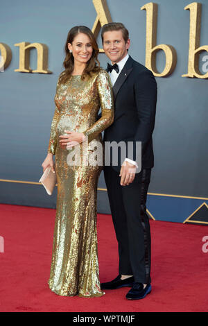 London, Großbritannien. 09 Sep, 2019. London - England - Sep 9: Jessica Blair Herman und Allen Leech die Weltpremiere von Downton Abtei teilnehmen" in Leicester Square, London, Großbritannien, am 9. September 2019. Gary Mitchell/Alamy leben Nachrichten Stockfoto