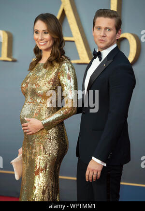 London, Großbritannien. 09 Sep, 2019. London - England - Sep 9: Jessica Blair Herman und Allen Leech die Weltpremiere von Downton Abtei teilnehmen" in Leicester Square, London, Großbritannien, am 9. September 2019. Gary Mitchell/Alamy leben Nachrichten Stockfoto