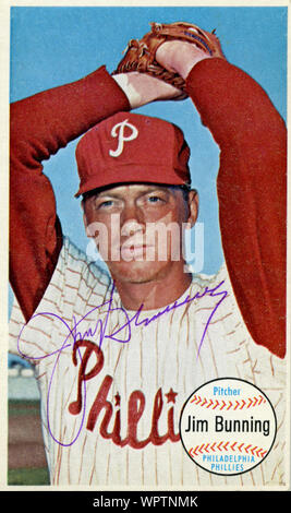 Handsignierte 1960 der era Baseball card der Hall of Fame Spieler Jim Bunning der Philadelphia Phillies, die später im Leben, um ein politisches Amt in Kentucky gewählt wurde. Stockfoto