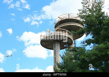 New York State Pavilion Aussichtstürme - Reste der World's Fair 1964 im Flushing Meadows-Corona Park sind für die Restaurierung im Herbst geplant Stockfoto