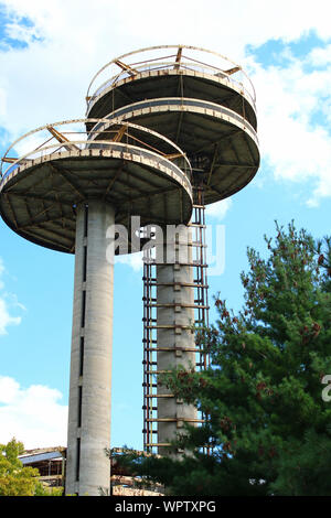 New York State Pavilion Aussichtstürme - Reste der World's Fair 1964 im Flushing Meadows-Corona Park sind für die Restaurierung im Herbst geplant Stockfoto