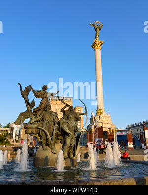 Kiew, Kiew: Maidan Nesaleschnosti (Platz der Unabhängigkeit), Denkmal für Gründer von Kiew, Ukraine, Independence Monument in, Kiew, Ukraine Stockfoto