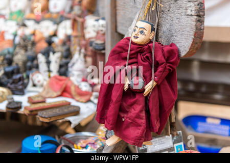 Horizontale Bild der buddhistische Mönch Marionette aus Holz in Bagan, Myanmar Stockfoto