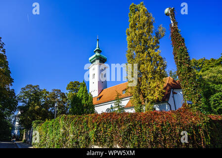 Blick auf die Kirche St. Georg in Bogenhausen, München Stockfoto