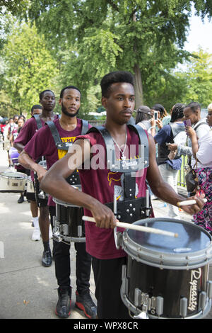 Die jährlichen Universal Hip Hop Parade für Soziale Gerechtigkeit statt zu Ehren von Marcus Garvey in der Bedford Stuyvesant Nachbarschaft von Brooklyn, New York. Stockfoto