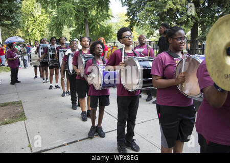 Die jährlichen Universal Hip Hop Parade für Soziale Gerechtigkeit statt zu Ehren von Marcus Garvey in der Bedford Stuyvesant Nachbarschaft von Brooklyn, New York. Stockfoto