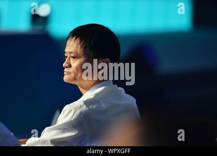 Zhejiang, Zhejiang, China. 10 Sep, 2019. Juni 25, 2015, Ma nahmen an der Gründungsversammlung der Zhejiang Internet Commerce Bank in Hangzhou. Credit: SIPA Asien/ZUMA Draht/Alamy leben Nachrichten Stockfoto