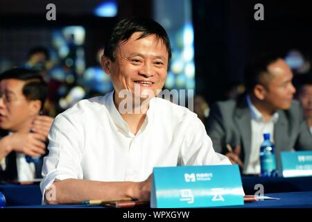 Zhejiang, Zhejiang, China. 10 Sep, 2019. Juni 25, 2015, Ma nahmen an der Gründungsversammlung der Zhejiang Internet Commerce Bank in Hangzhou. Credit: SIPA Asien/ZUMA Draht/Alamy leben Nachrichten Stockfoto