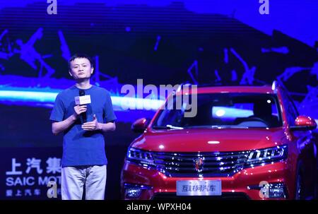Zhejiang, Zhejiang, China. 10 Sep, 2019. Am 6. Juli 2016, Ma nahmen an der gemeinsame Start von Alibaba und SAIC auf der ersten inländischen Internet Auto in Hangzhou. Credit: SIPA Asien/ZUMA Draht/Alamy leben Nachrichten Stockfoto