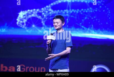 Zhejiang, Zhejiang, China. 10 Sep, 2019. Am 6. Juli 2016, Ma nahmen an der gemeinsame Start von Alibaba und SAIC auf der ersten inländischen Internet Auto in Hangzhou. Credit: SIPA Asien/ZUMA Draht/Alamy leben Nachrichten Stockfoto