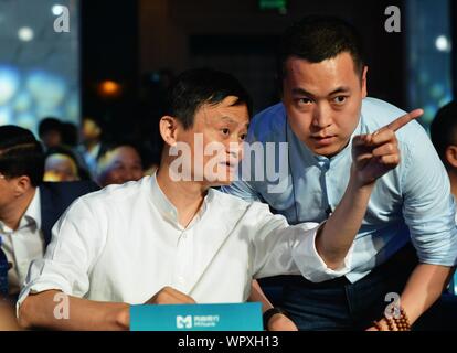 Zhejiang, Zhejiang, China. 10 Sep, 2019. Juni 25, 2015, Ma nahmen an der Gründungsversammlung der Zhejiang Internet Commerce Bank in Hangzhou. Credit: SIPA Asien/ZUMA Draht/Alamy leben Nachrichten Stockfoto
