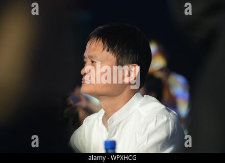 Zhejiang, Zhejiang, China. 10 Sep, 2019. Juni 25, 2015, Ma nahmen an der Gründungsversammlung der Zhejiang Internet Commerce Bank in Hangzhou. Credit: SIPA Asien/ZUMA Draht/Alamy leben Nachrichten Stockfoto