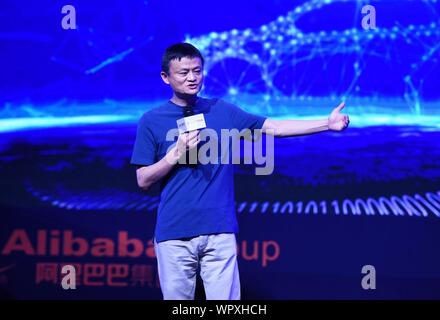 Zhejiang, Zhejiang, China. 10 Sep, 2019. Am 6. Juli 2016, Ma nahmen an der gemeinsame Start von Alibaba und SAIC auf der ersten inländischen Internet Auto in Hangzhou. Credit: SIPA Asien/ZUMA Draht/Alamy leben Nachrichten Stockfoto