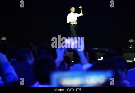 Zhejiang, Zhejiang, China. 10 Sep, 2019. Â¼Å ZhejiangÃ ¯' CHINA - September 9, 2019 - Jack Ma offiziell hat als Vorsitzender der Alibaba Group Ltd Holding an Tag Lehrer' am 10. September 2019. Jack Ma sagte, dass er niemals aufhören wird, zu tun, was er mag, alibaba trat ist nur einer seiner Träume, er hat immer noch eine Menge Plätze zu werfen. Wenn es um die persönliche Planung nach der Pensionierung, Herr Ma hat gesagt, dass zusätzlich zu den übrigen Partner bei Alibaba und Anstrengungen und Beiträge zur Partnerschaft Organisation, er will ''return zu Bildung", "tun, was er liebt und haben'' eine Menge Stockfoto